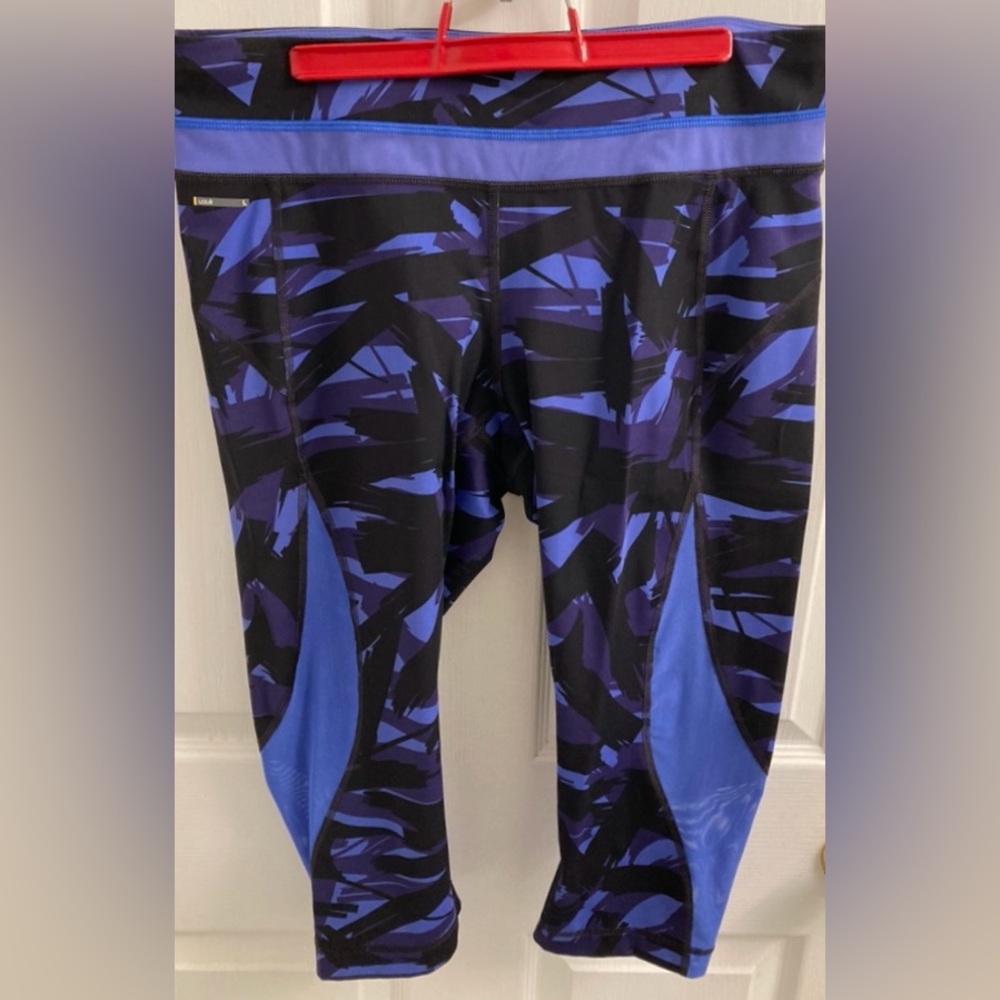 FUN funky blue Lole capri pants with zip pocket on back of waistband